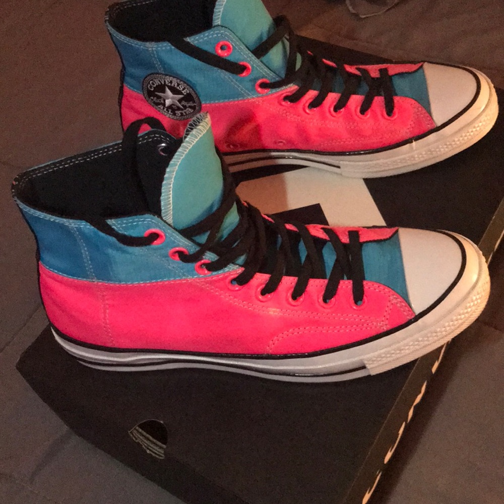 Converse - Picture 2 of 3